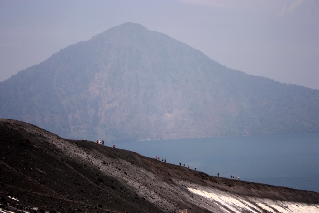 climbing anak krakatoa